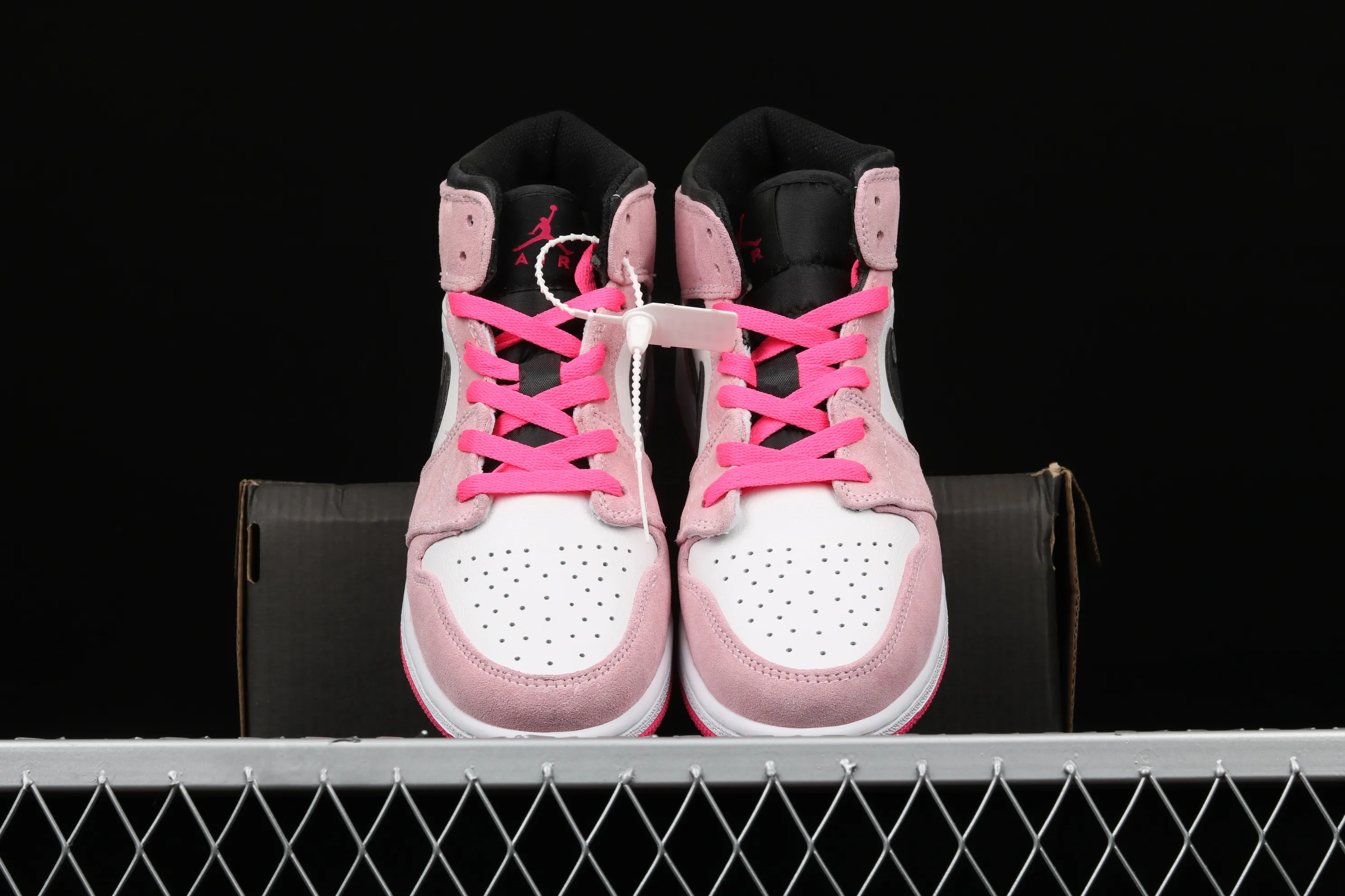 All Categories Air Jordan Jordan Series Basketball Shoes Air Jordan 1 Mid Air Jordan 1 Mid AJ1 Women's 7-hole Dirty Pink Suede Mid Toe 852542-801